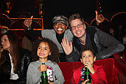 Florian Simbeck mit Familie (©Foto: MartiN Schmitz)